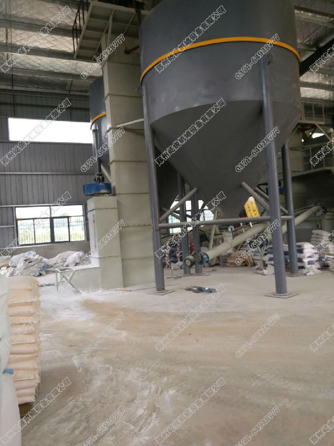 四川標(biāo)線涂料生產(chǎn)設(shè)備全封閉儲料展示