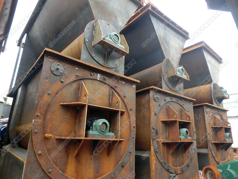 山東熱熔標(biāo)線涂料設(shè)備發(fā)貨現(xiàn)場(chǎng)