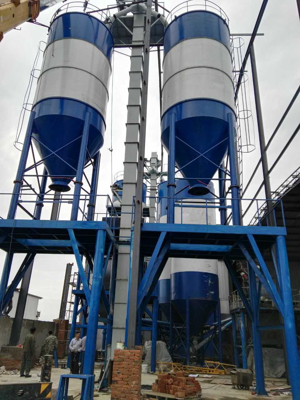 自動型干混砂漿設(shè)備的散裝位展示